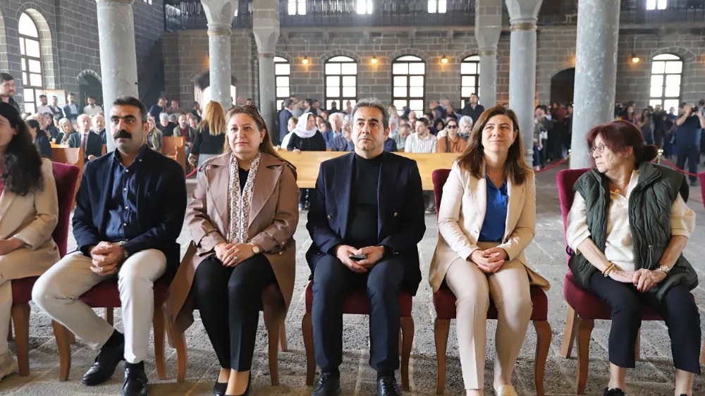 Eş Başkanlar, Paskalya Bayramı ayinine katıldı 